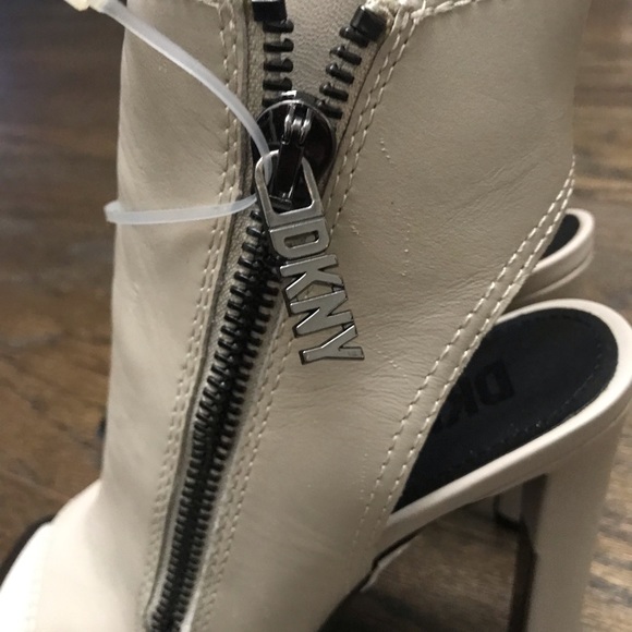 DKNY WOMEN MALIA SQUARE TOE ZIP SHOES. NEVER WORN . CLASSY & STYLISH, SIZE 11 - Picture 3 of 9